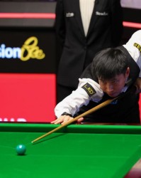 九游娱乐-斯诺克世锦赛：赵心童9比7领先丁俊晖